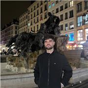Soy graduado en Ingeniería Física e imparto clases de Mates, Física y Química desde la ESO hasta 2ndo de Bachille